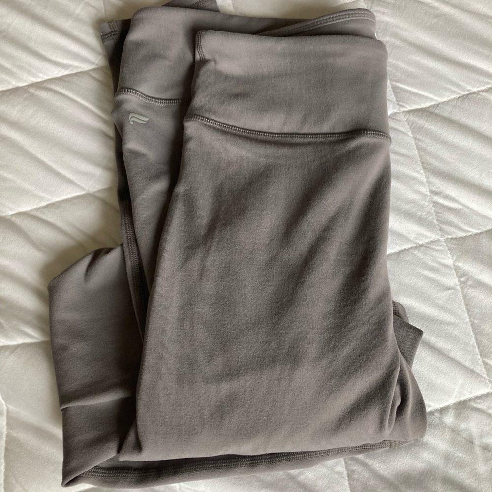 Gray leggingss